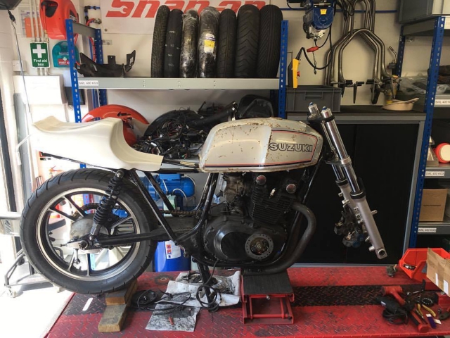 Mocking up the TR750 seat unit, GSX250 tank and R6 forks